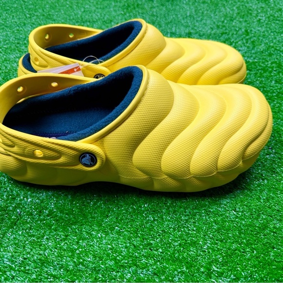 Crocs Classic Lined Overpuff Clog - Picture 2 of 4